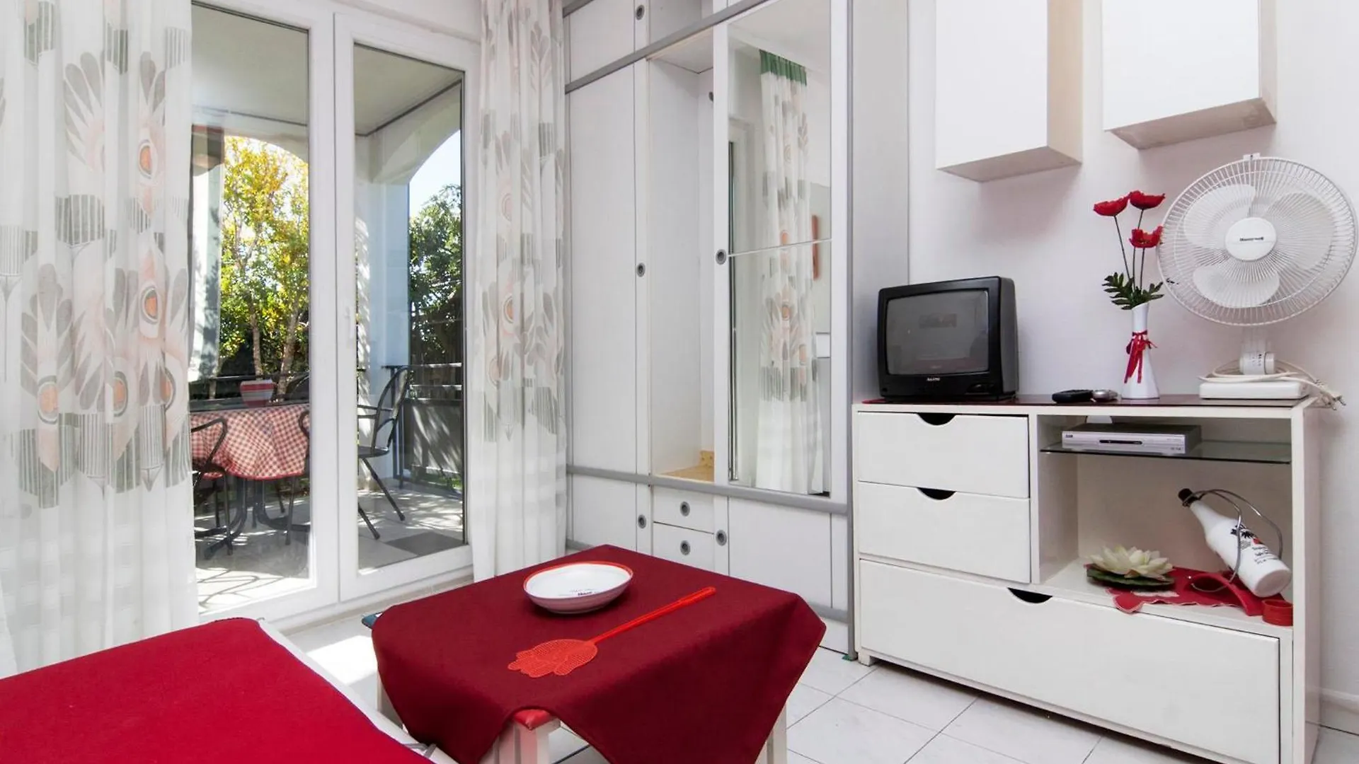 Apartments Lara Fažana Πανσιόν
