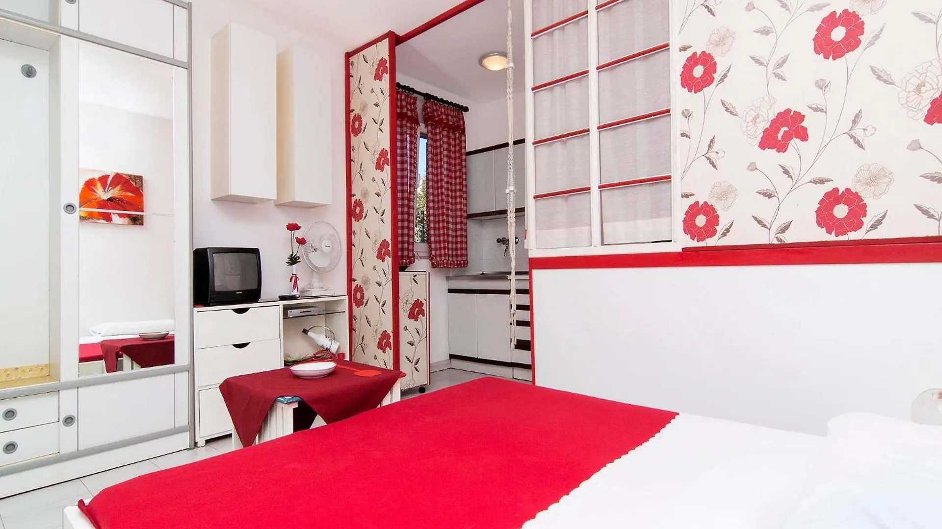 Apartments Lara Fažana 3*,
